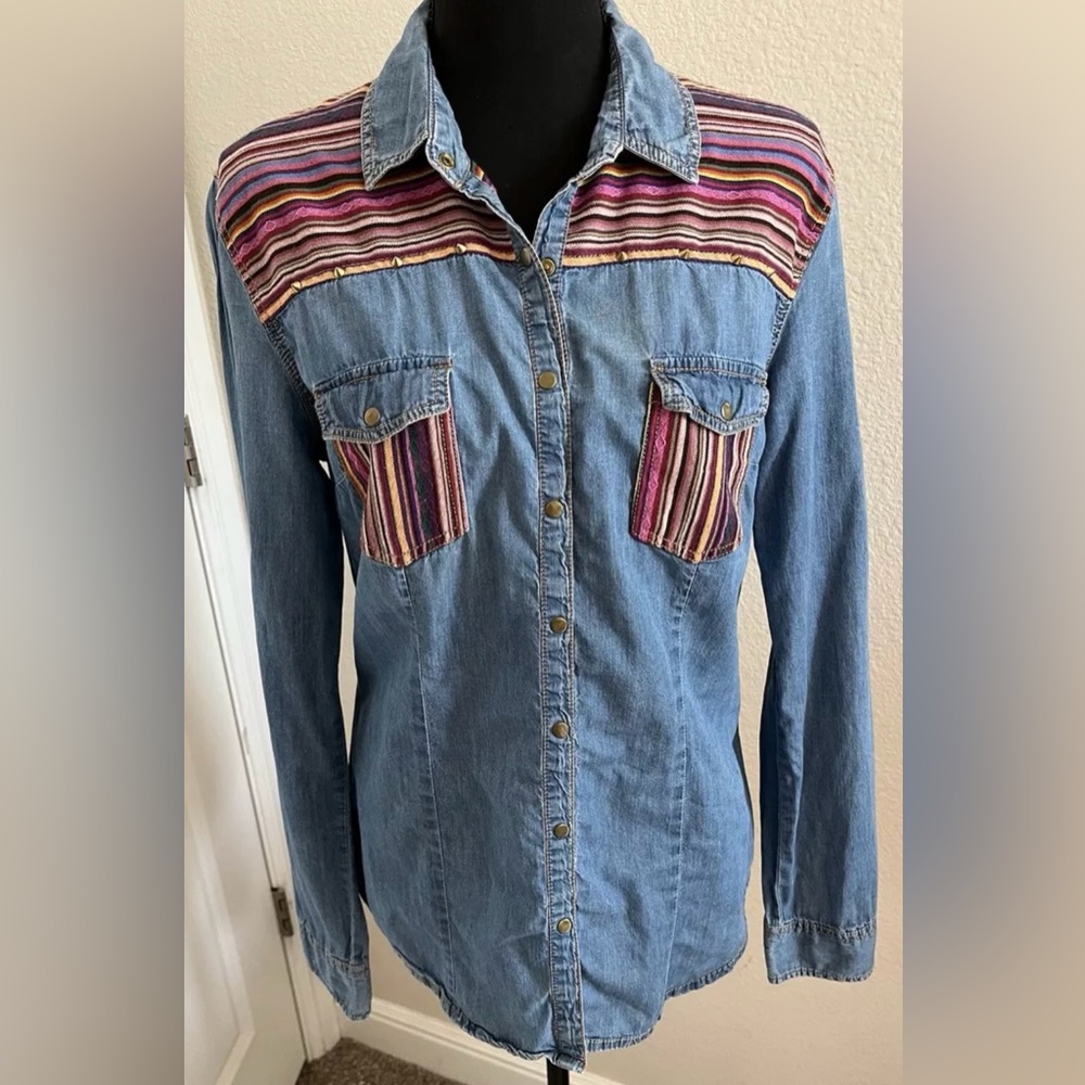 Forever 21 Western Snap Up Long Sleeve Shirt 
Juniors SZ L Colorful Denim